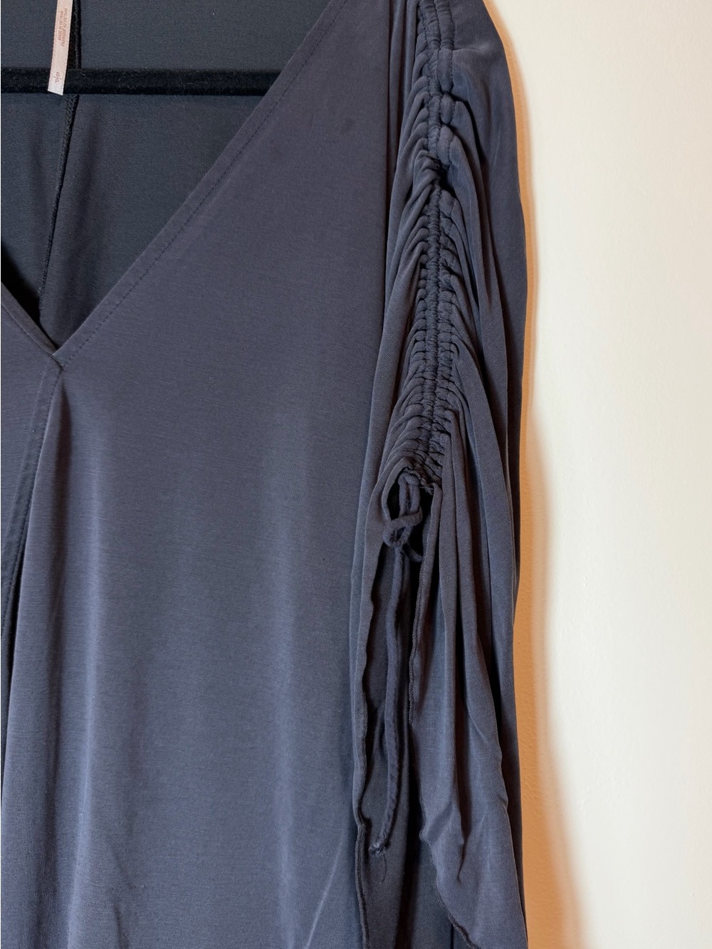 Free People Charcoal Gray Ruched Drawstring Sleeve Surplice Top Women’s Small - Picture 3 of 9
